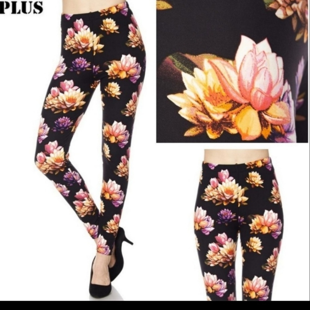 Plus size lotus print leggings